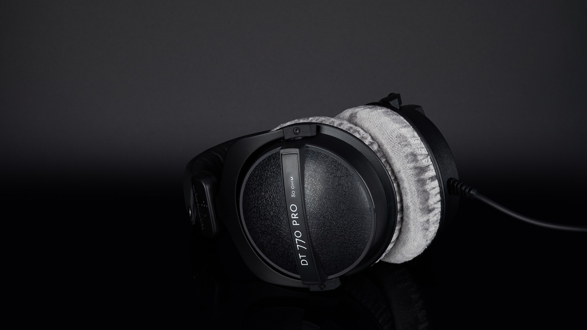 هدفون استودیویی بیرداینامیک مدل DT 770 Pro 80Ω