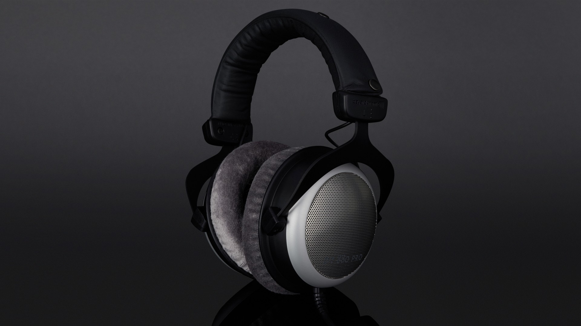 هدفون استودیویی بیرداینامیک مدل DT 880 Pro