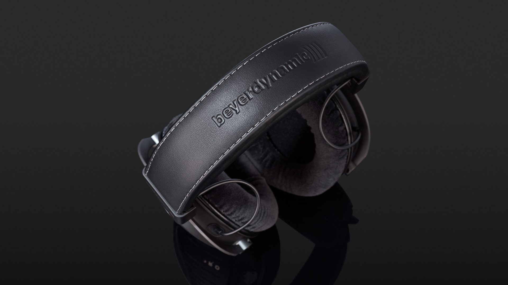 هدفون استودیویی بیرداینامیک مدل DT 1990 Pro